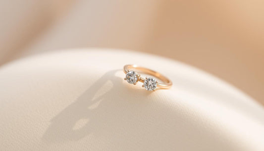 Anillos de compromiso pequeños: minimalismo y elegancia en Bodhana - BODHANA