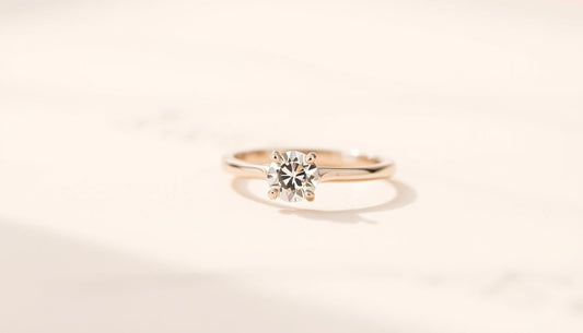 Anillos de compromiso solitario: pros y contras - BODHANA