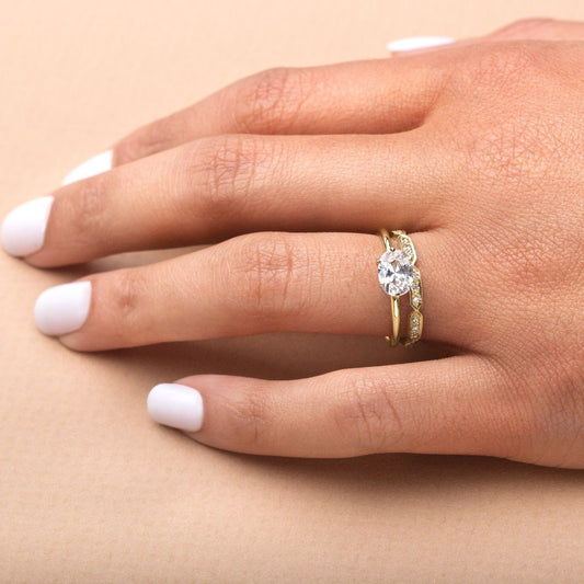 1 ct Anillo de compromiso con diamante Corte Solitario Horizontal en oro o platino - BODHANA