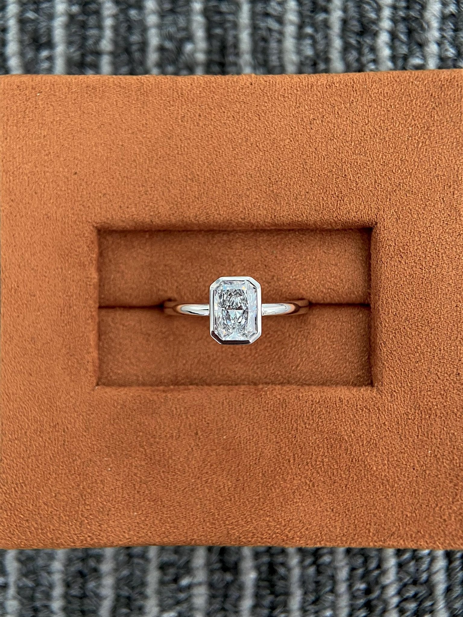 💍 Anillo de compromiso con diamante lab radiante de quilate en oro