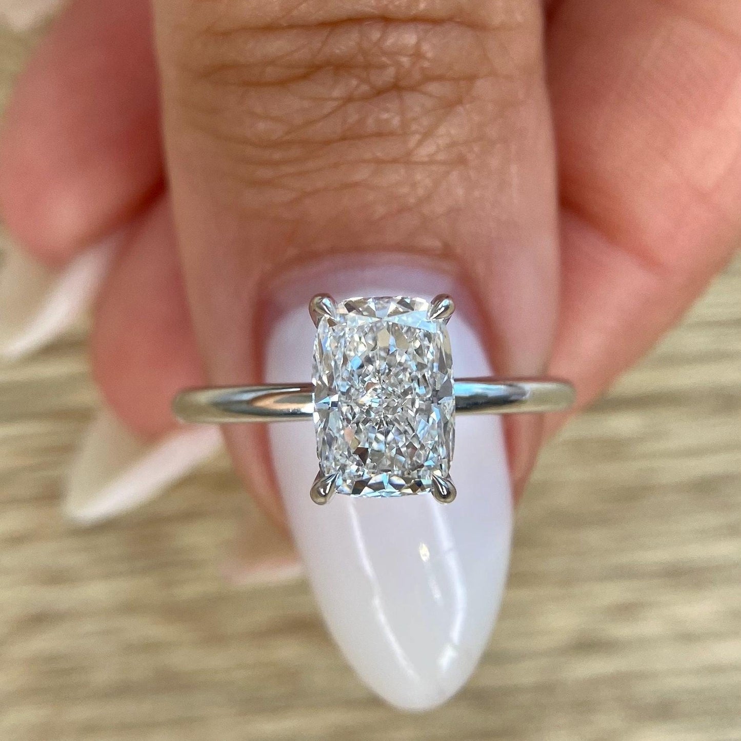 2.10 ct Anillo de compromiso con diamante corte almohada alargada oro de 14k - BODHANA