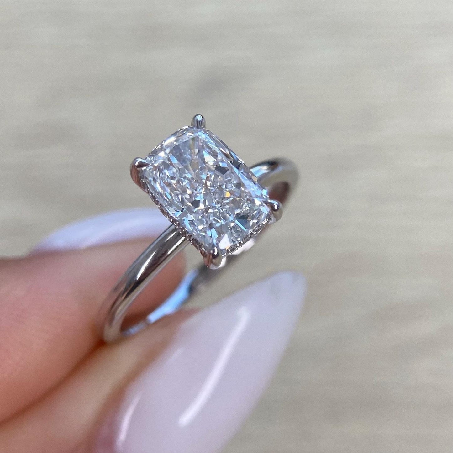 2.10 ct Anillo de compromiso con diamante corte almohada alargada oro de 14k - BODHANA