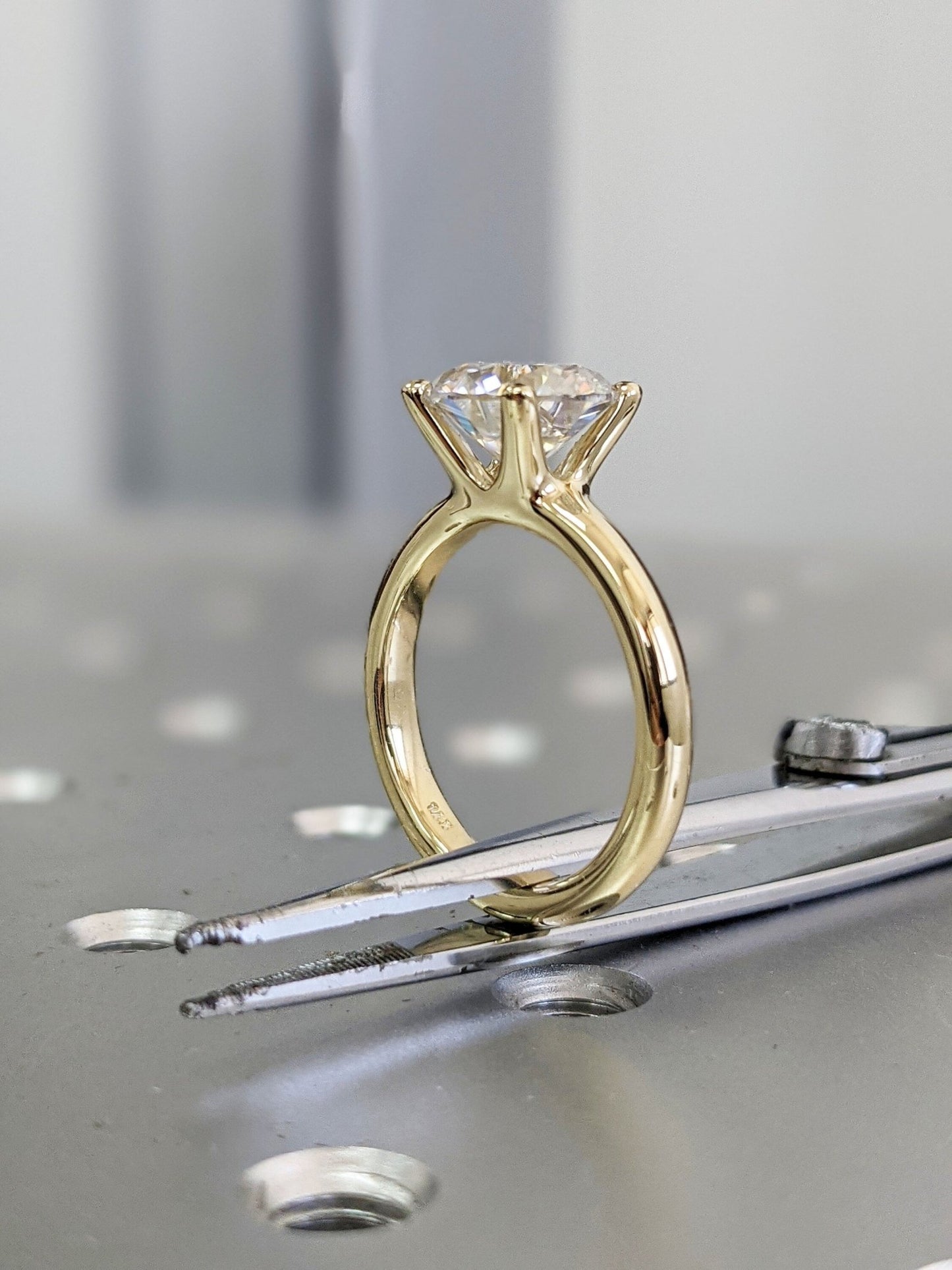 2.5 ct Anillo de compromiso con diamante redondo oro 14k - BODHANA