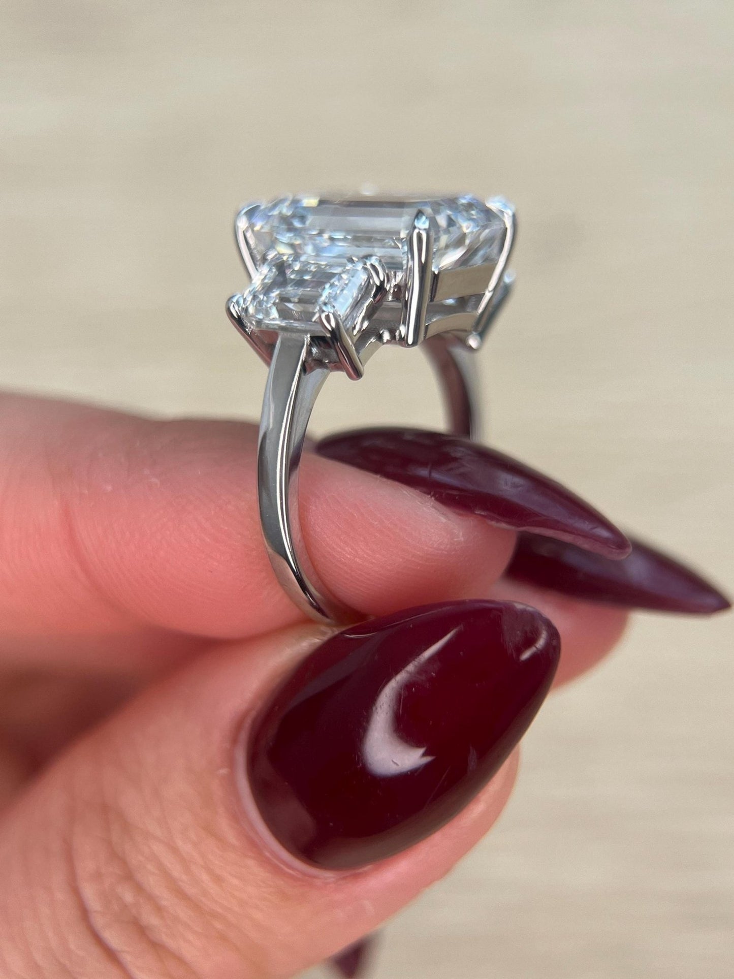 6 ct Anillo de compromiso con diamante Corte esmeralda Oro 14k - BODHANA