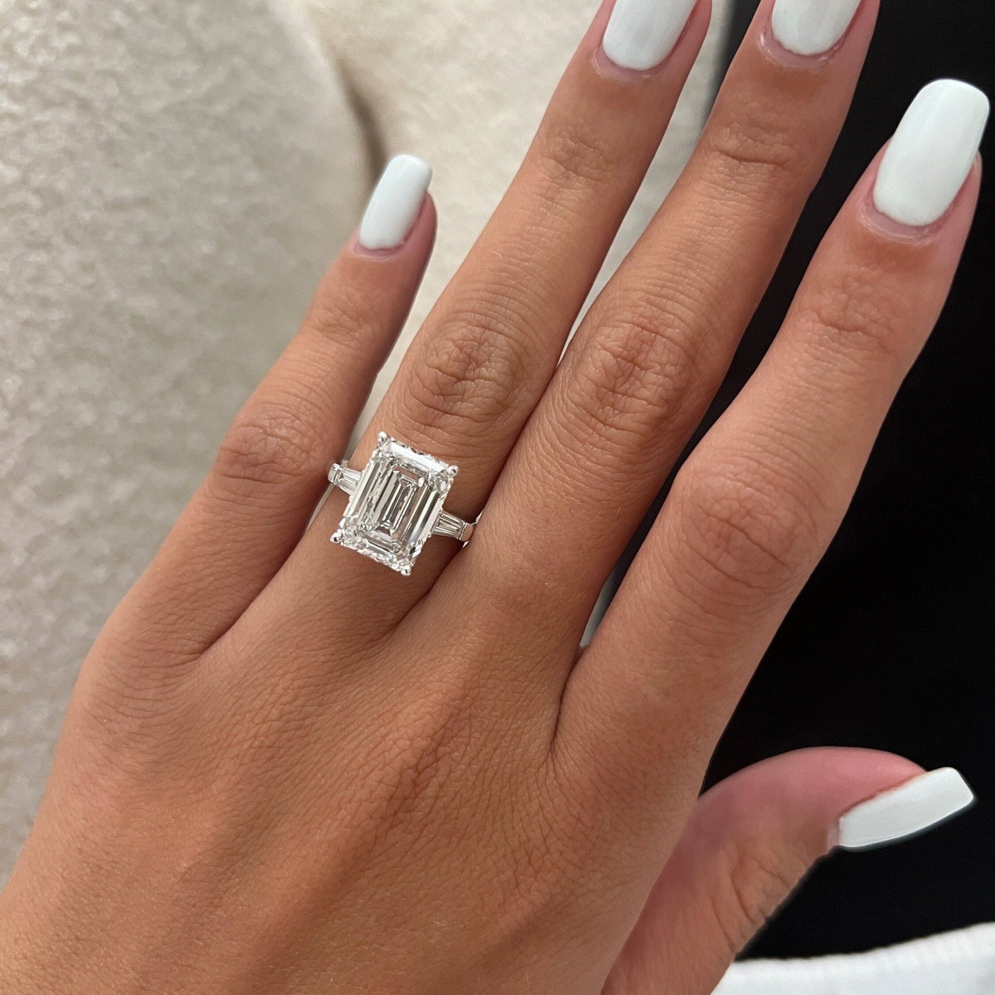 7 ct Anillo de compromiso con diamante Corte Esmeralda Oro 14k - BODHANA
