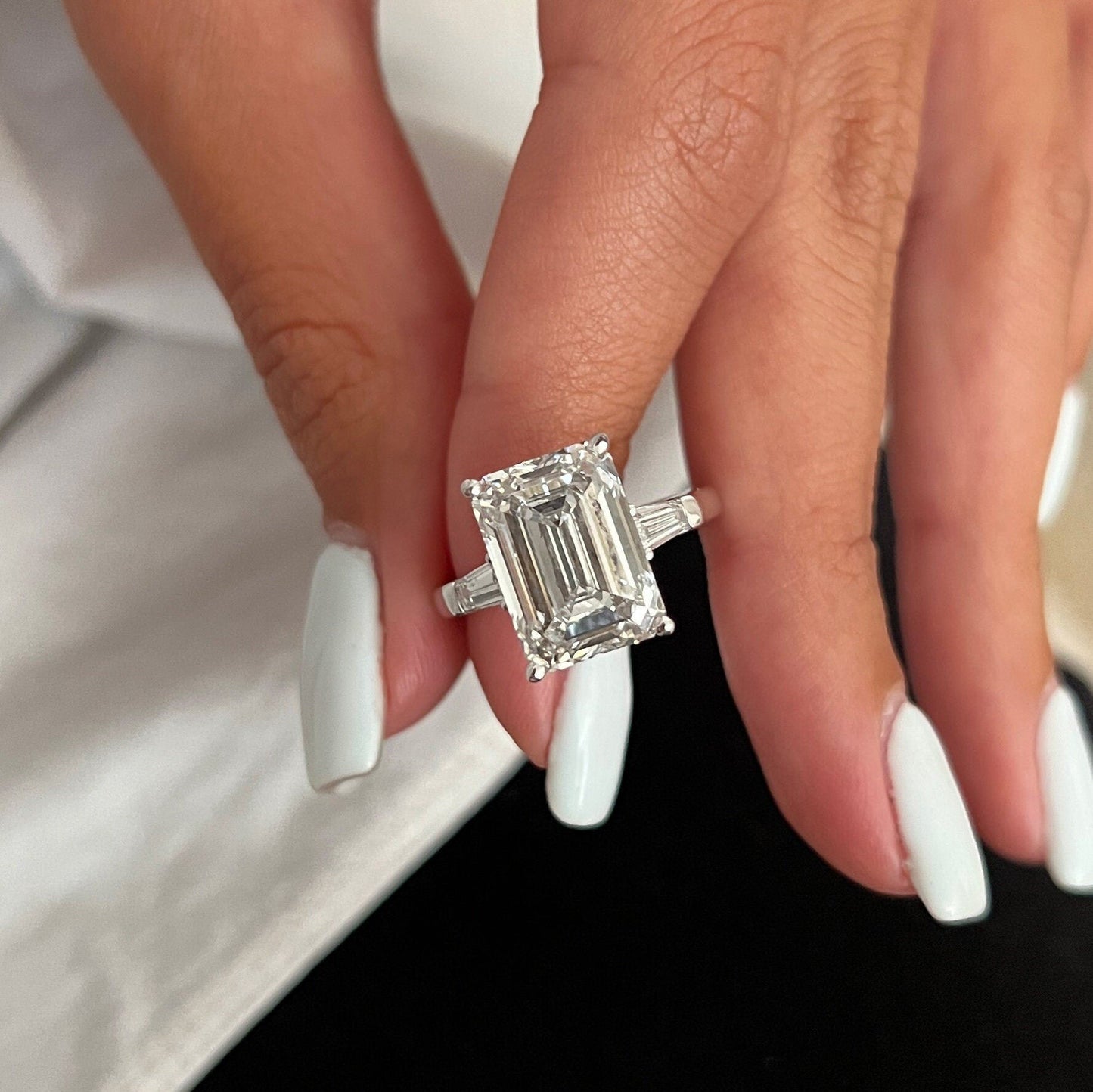 7 ct Anillo de compromiso con diamante Corte Esmeralda Oro 14k - BODHANA