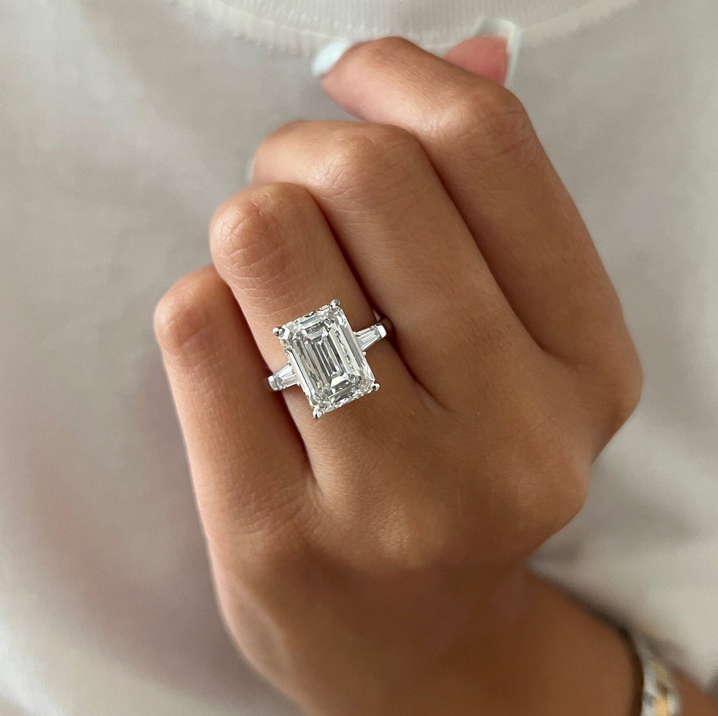 7 ct Anillo de compromiso con diamante Corte Esmeralda Oro 14k - BODHANA