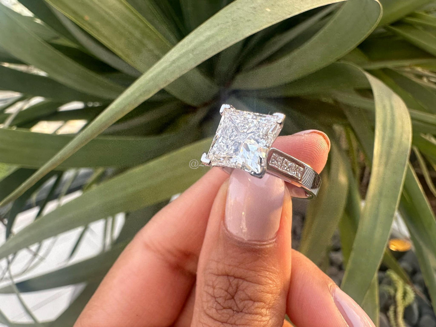 Anillo de Compromiso Corte Princesa, Diamante de 5 ct en Oro de 14 Kilates. - BODHANA