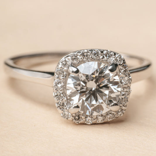 Montura estilo halo cojín para anillo de compromiso (no incluye diamante central) - BODHANA