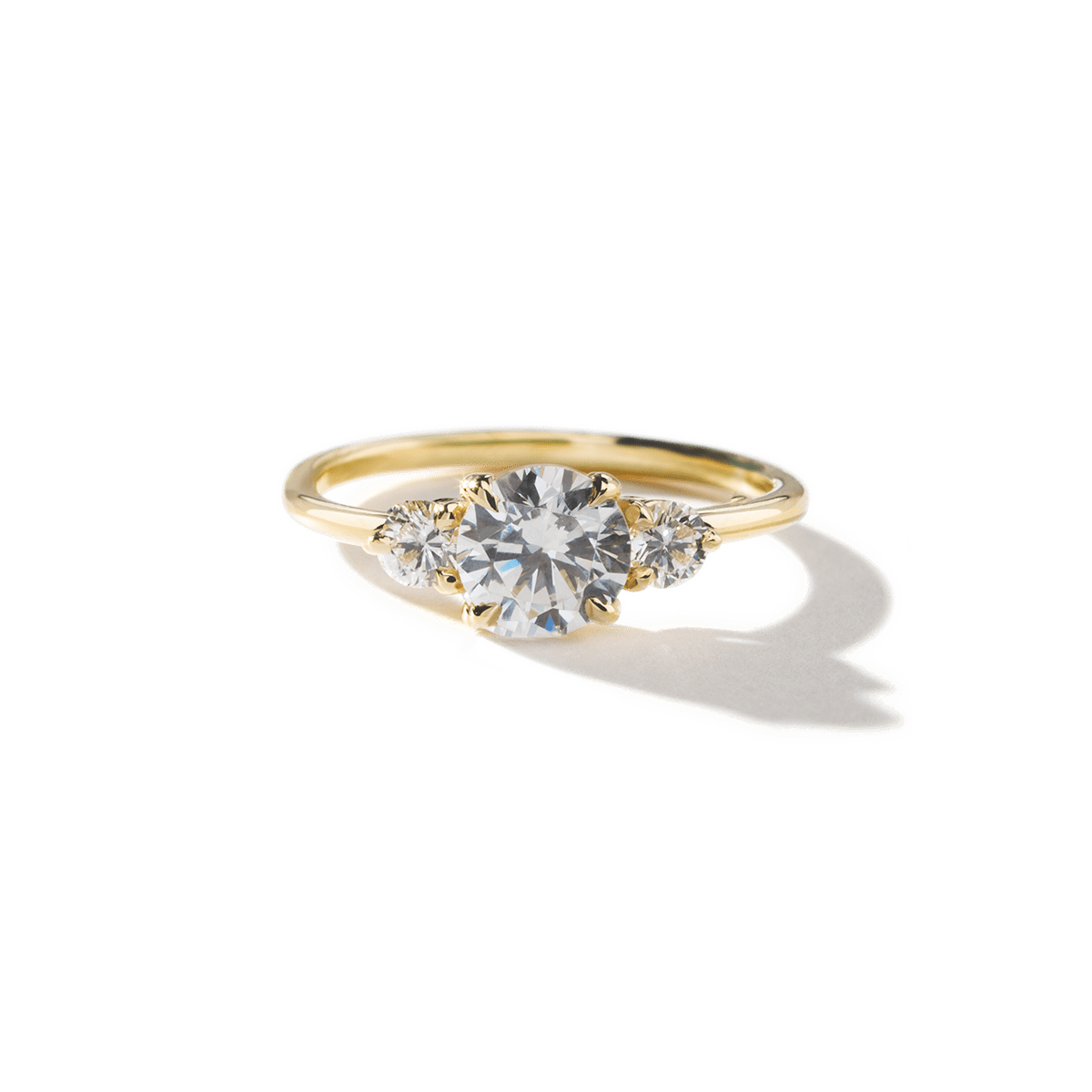 Montura para anillo de compromiso con dos diamantes laterales (no incluye diamante central) - BODHANA