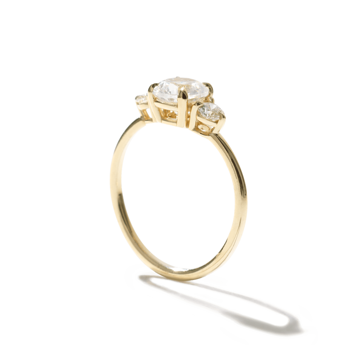Anillo con Diamantes Laterales - bodhana