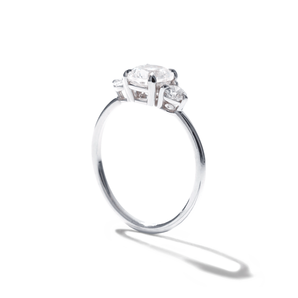 Anillo con Diamantes Laterales - bodhana