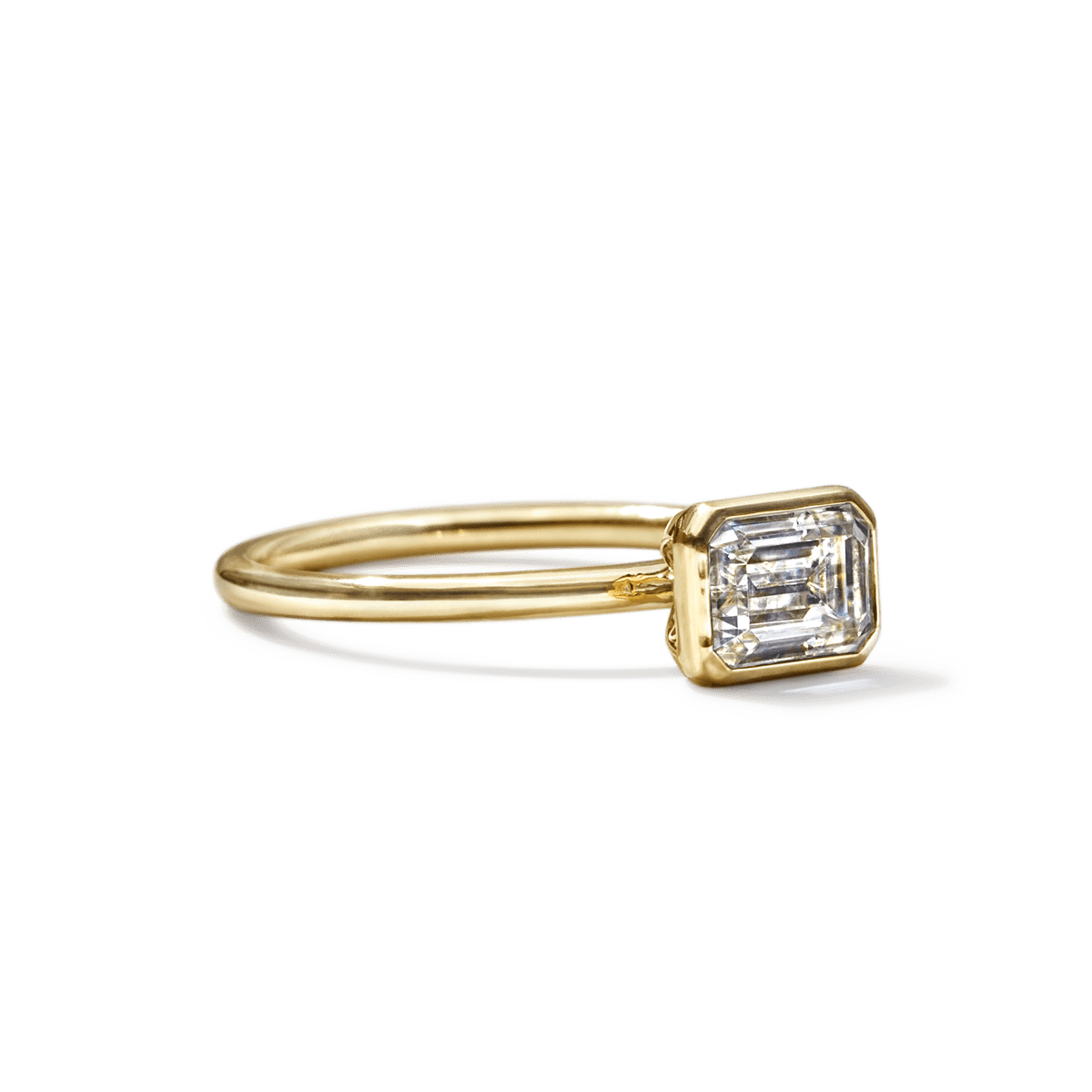 Anillo Solitario Bezel - bodhana
