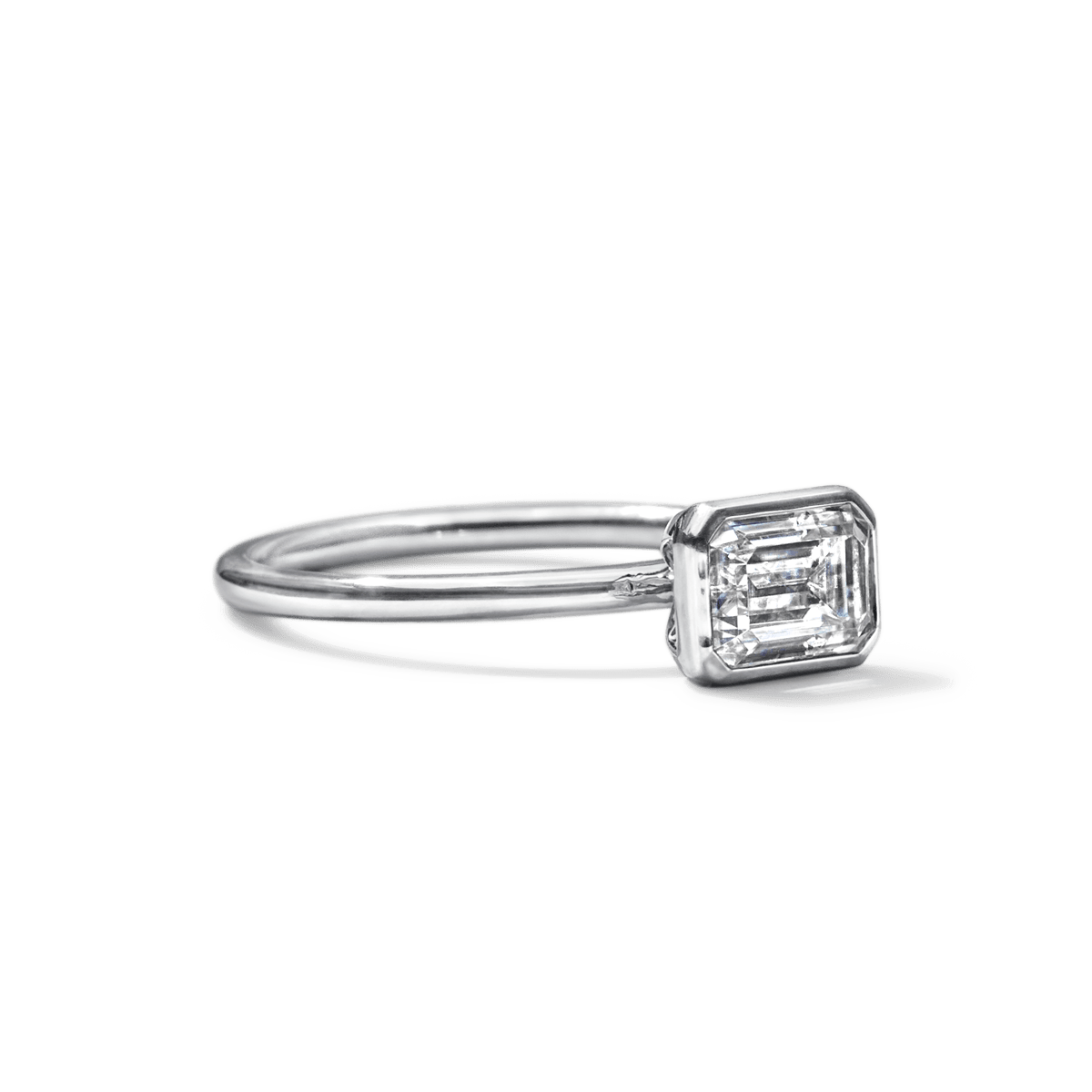Anillo Solitario Bezel - bodhana
