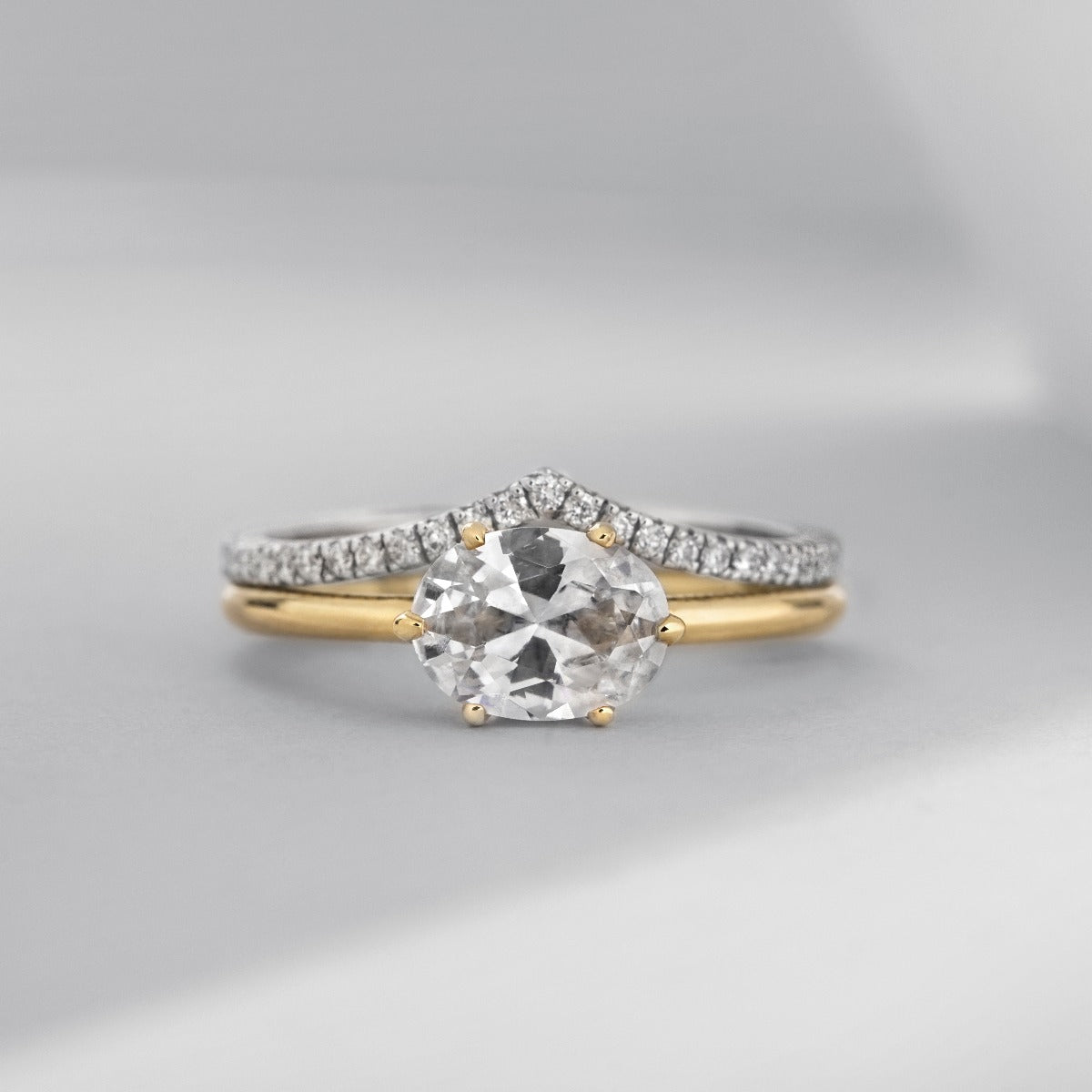 Anillo Solitario estilo "East - West" Horizontal - bodhana