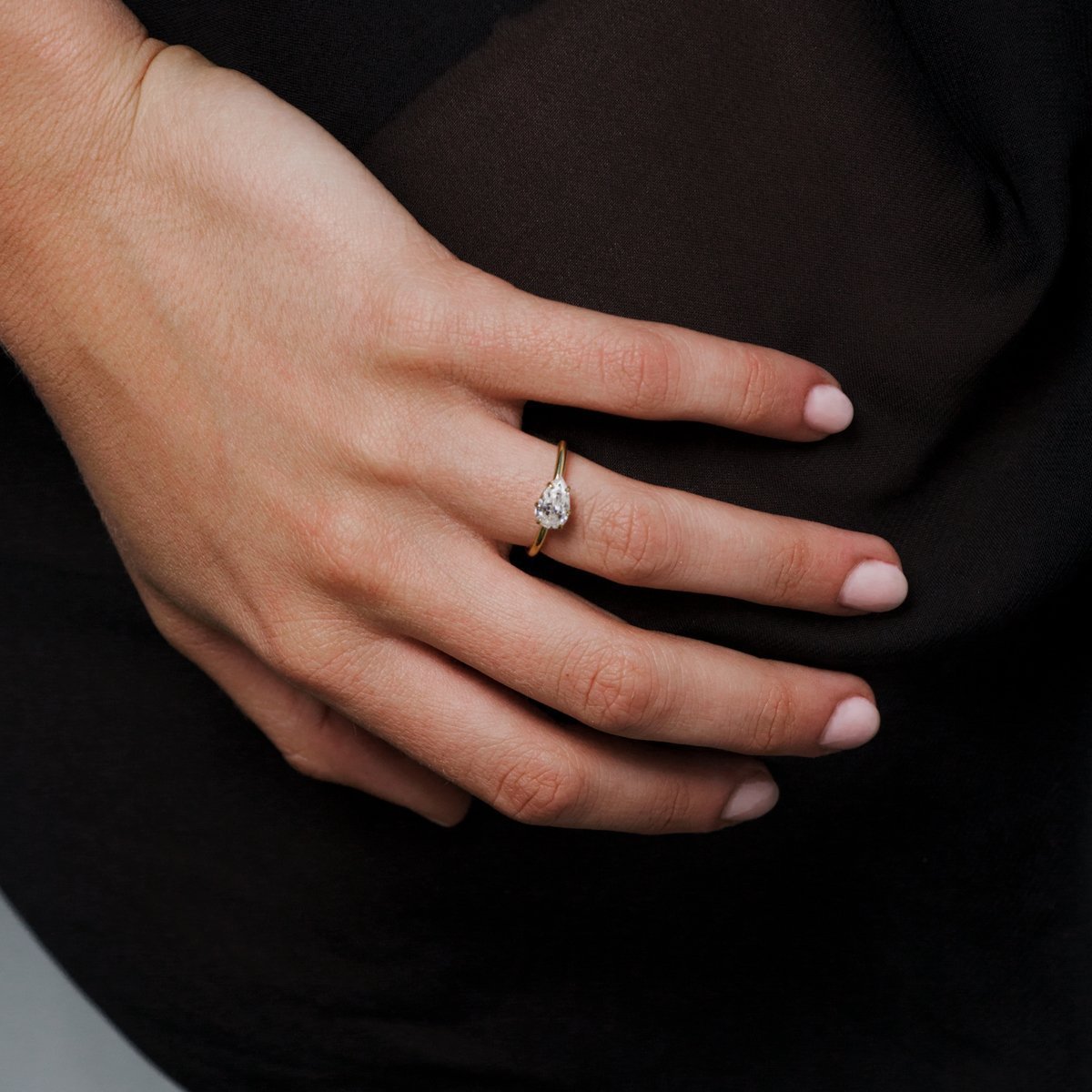 Anillo Solitario estilo "East - West" Horizontal - bodhana