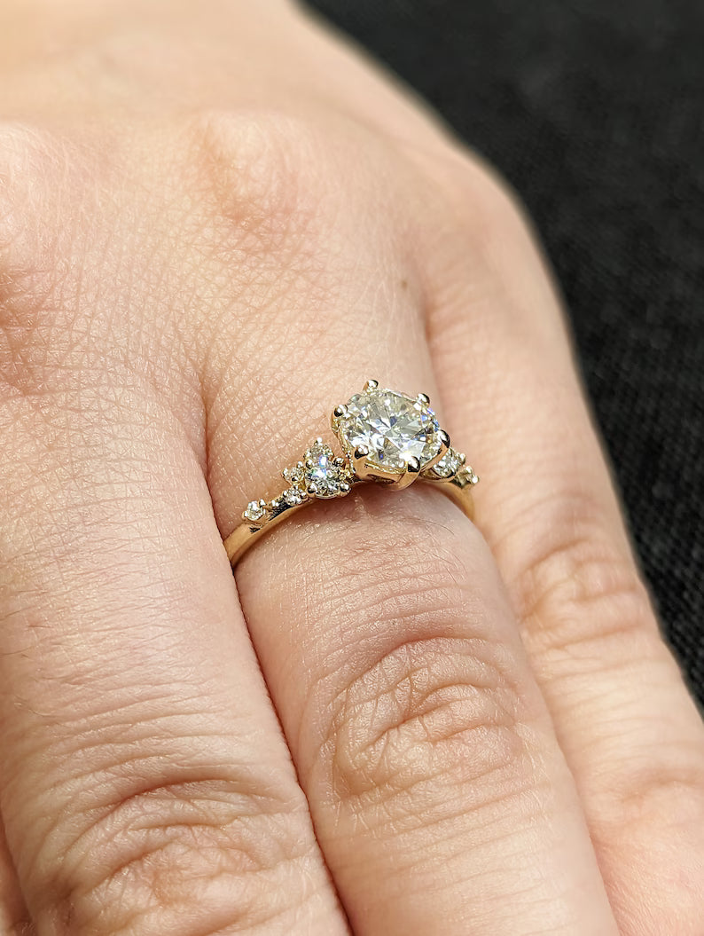 1 ct Anillo de compromiso con diamante redondo en oro de 14K