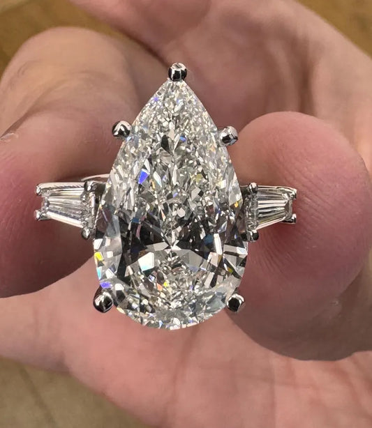 10 ct Anillo de compromiso con diamante corte pera