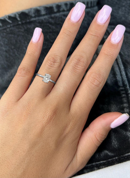 1 ct Anillo de compromiso con diamante ovalado oro 14K