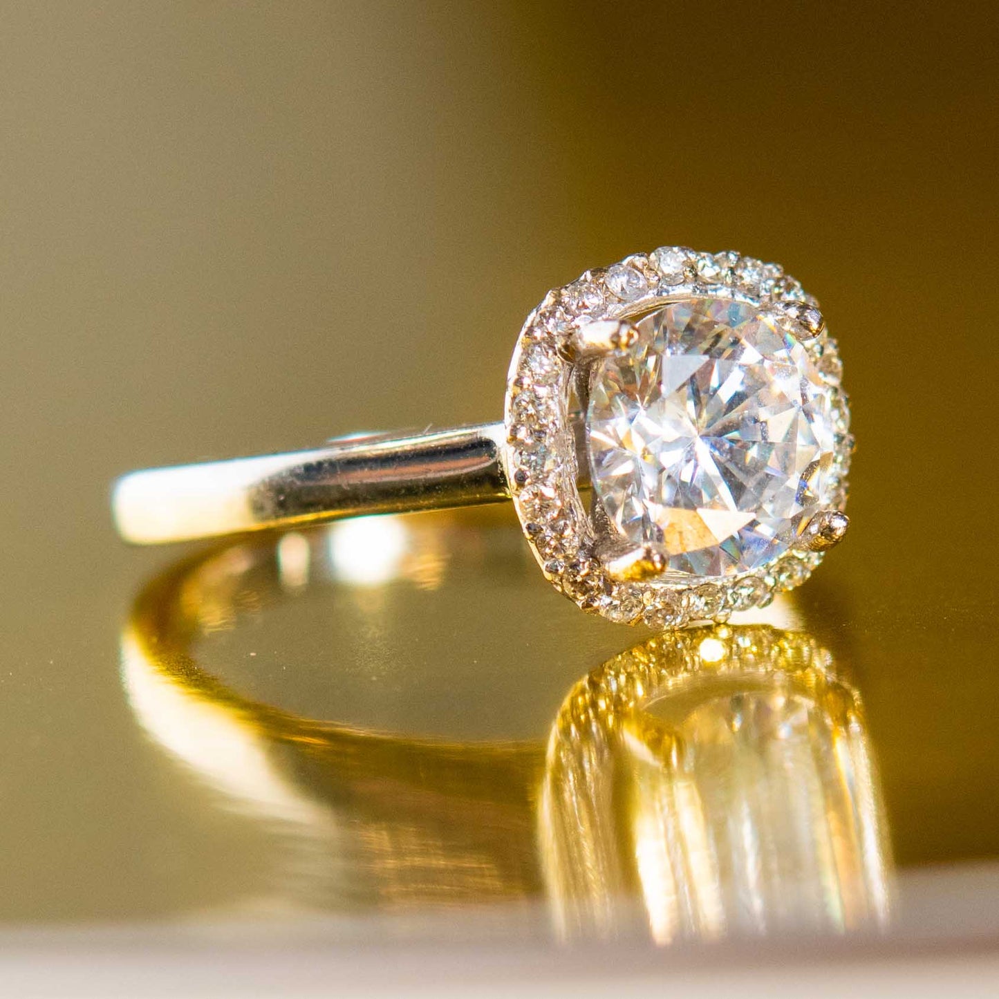 Montura estilo halo cojín para anillo de compromiso (no incluye diamante central) - BODHANA