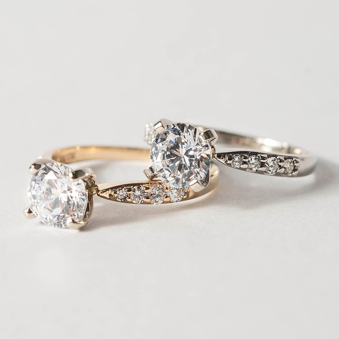 Montura pavé estilo moño para anillo de compromiso (no incluye diamante central) - BODHANA