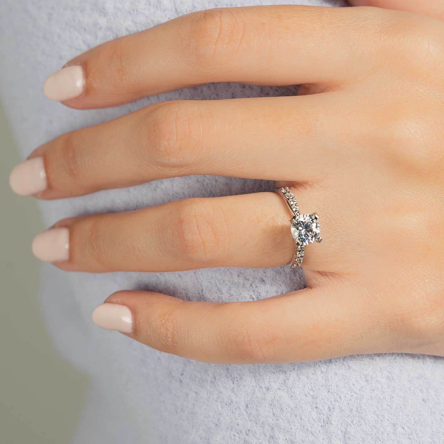Montura pavé estilo moño para anillo de compromiso (no incluye diamante central) - BODHANA