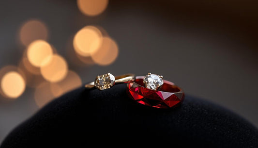 Anillos de compromiso con piedras rojas: pasión y distinción en Bodhana - BODHANA