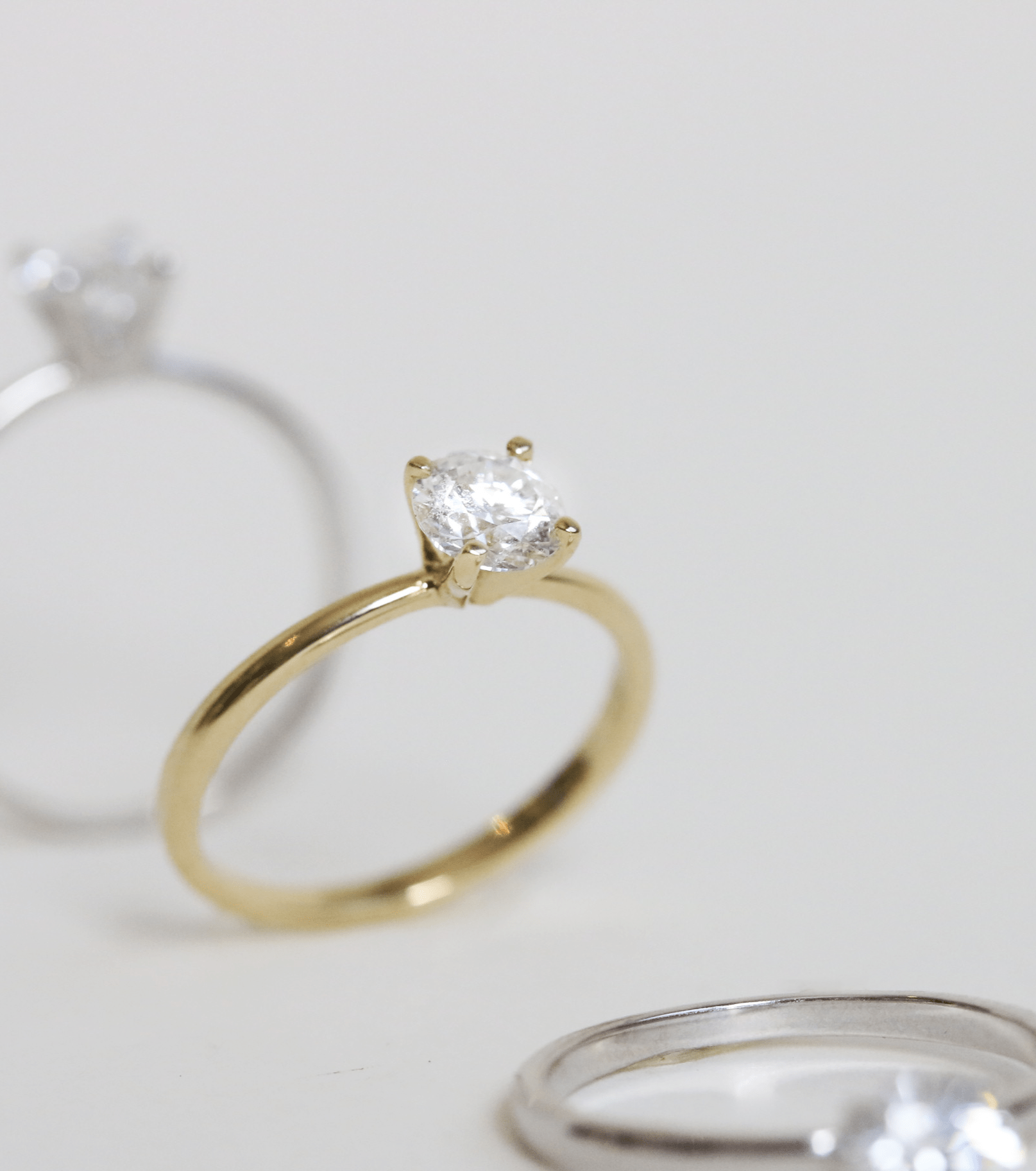 0.30 ct Anillo de compromiso con diamante redondo oro 14k - BODHANA
