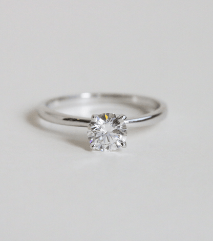 0.30 ct Anillo de compromiso con diamante redondo oro 14k - BODHANA