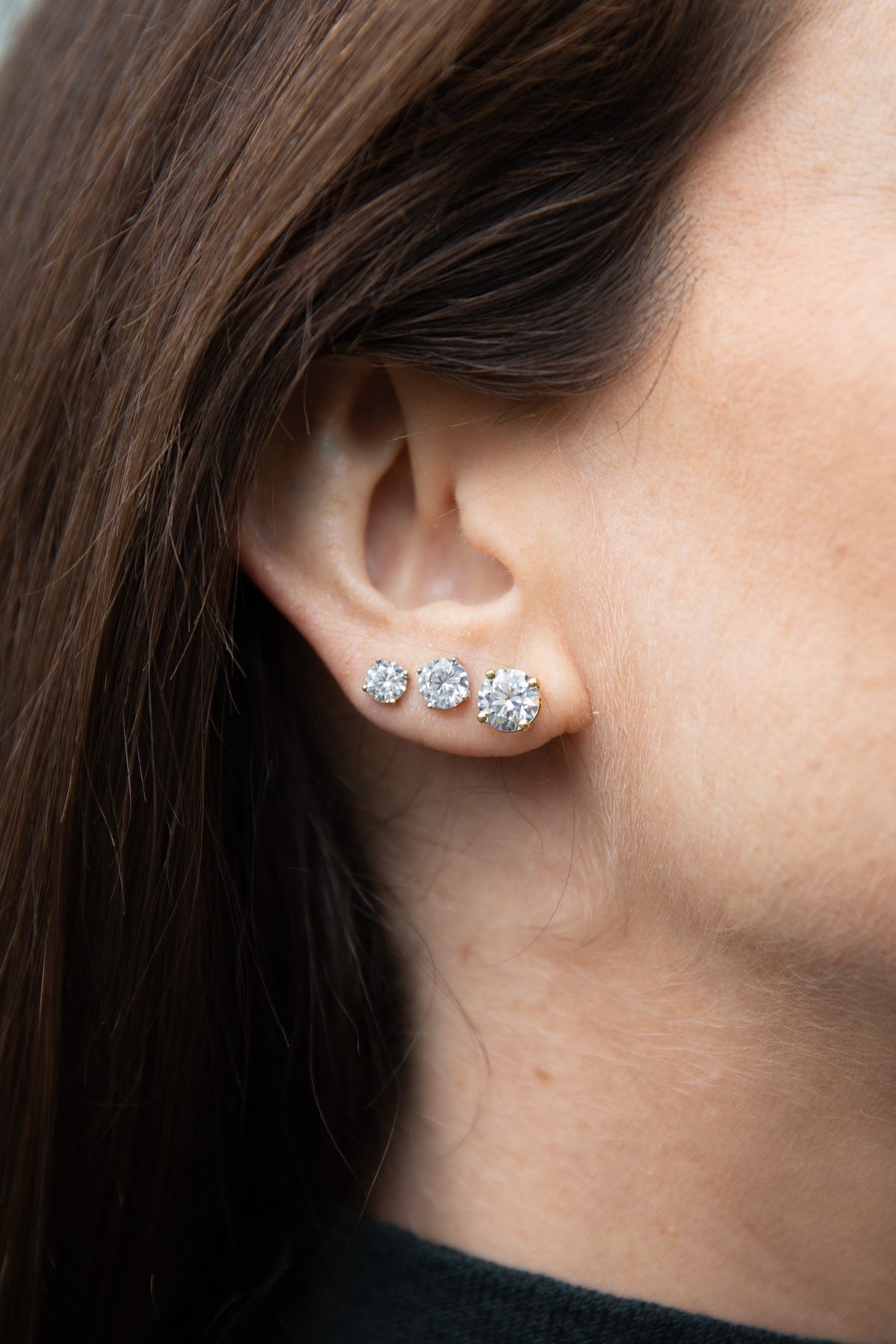 1 - 4 ct Aretes Broqueles con diamante redondo - BODHANA