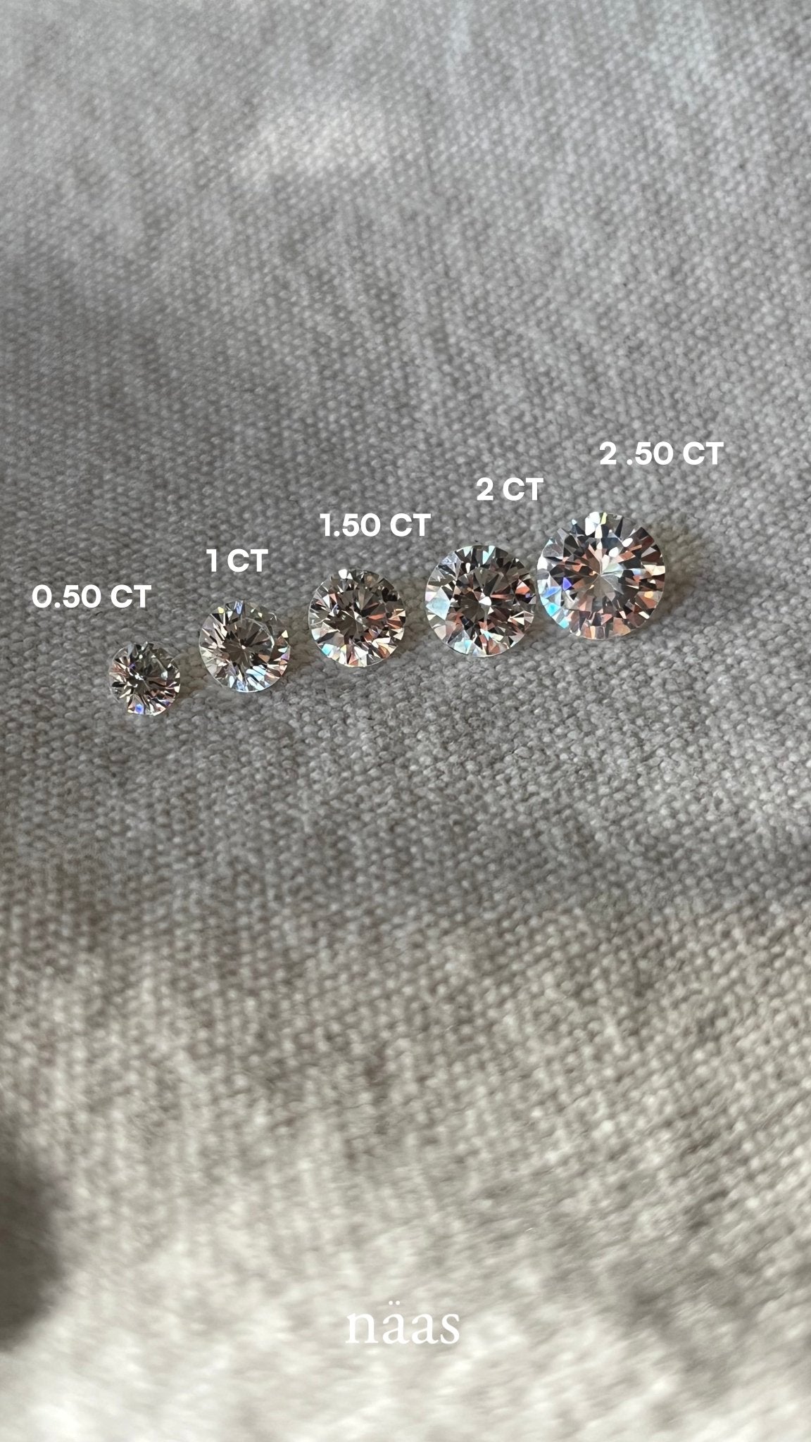 1 - 4 ct Aretes Broqueles con diamante redondo - BODHANA