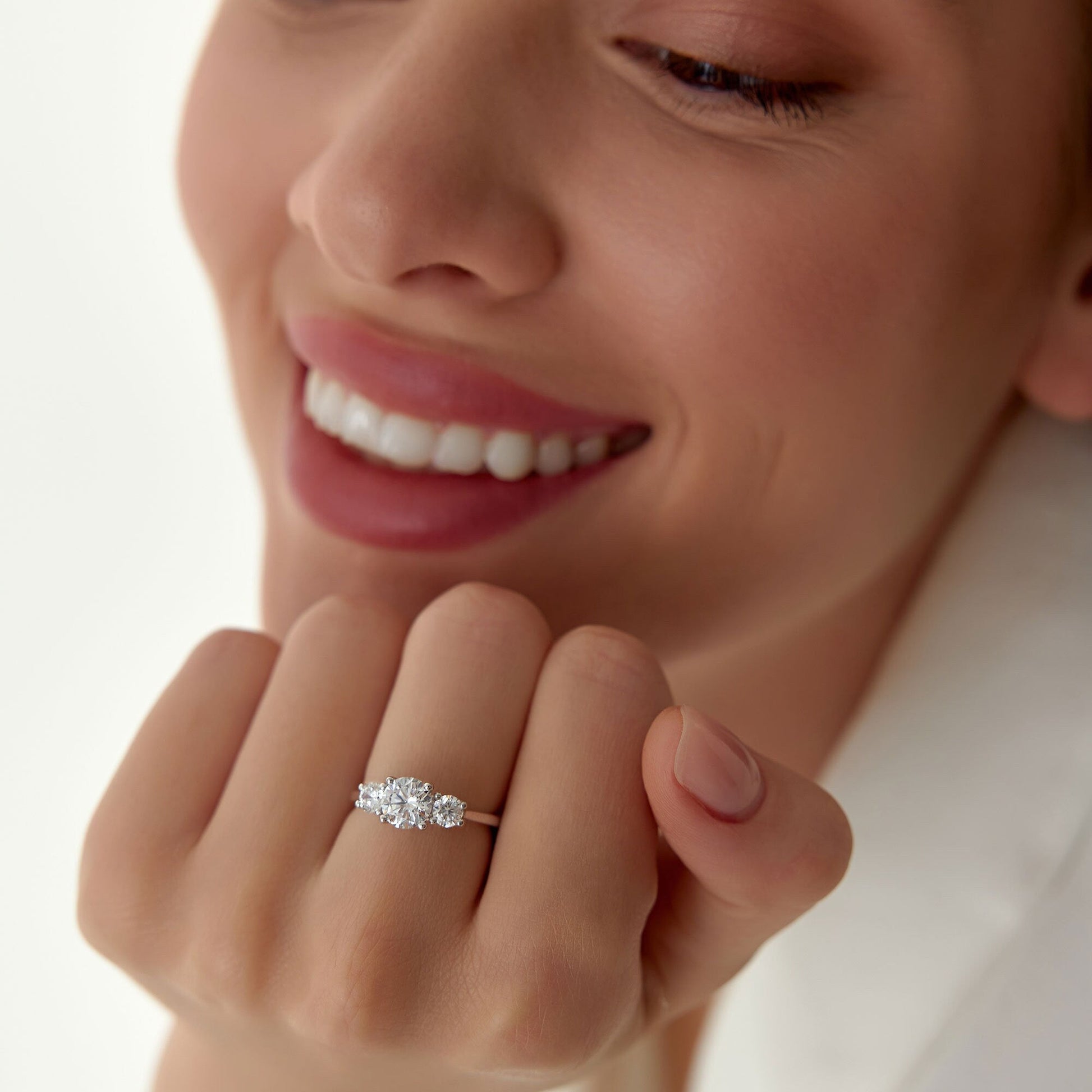 1.50 ct Anillo de compromiso con diamante corte redondo oro de 14k - BODHANA