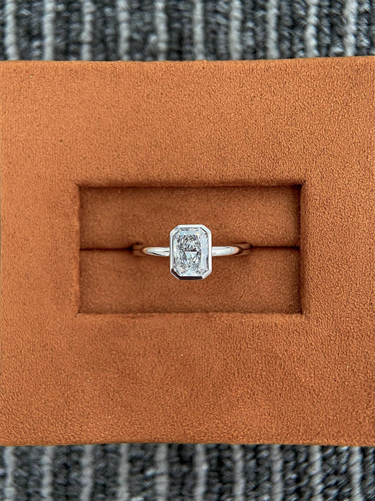 1 ct Anillo de compromiso con diamante corte radiante oro 14K - BODHANA