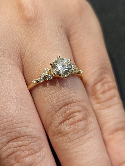 1 ct Anillo de compromiso con diamante redondo en oro de 14K - BODHANA