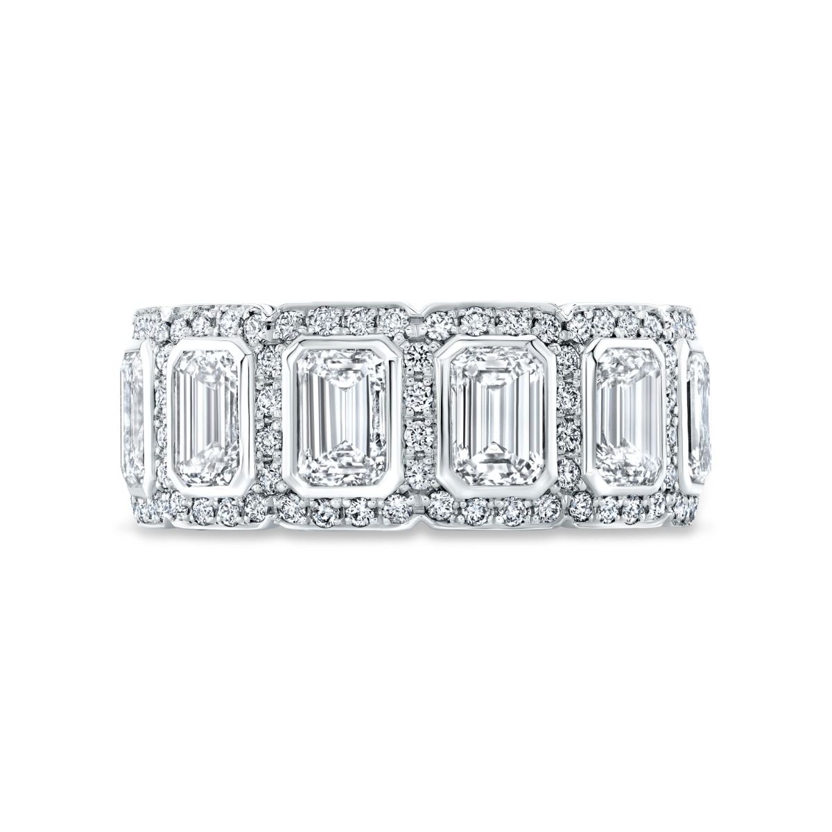 Anillo de Eternidad para Hombre de Corte Esmeralda con Halo de 10 Quilates