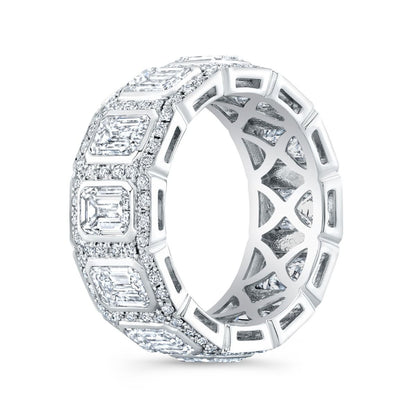 Anillo de Eternidad para Hombre de Corte Esmeralda con Halo de 10 Quilates