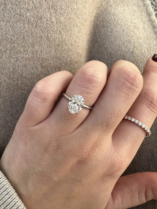 1.5 ct Anillo de compromiso con diamante ovalado oro sólido de 14K - BODHANA