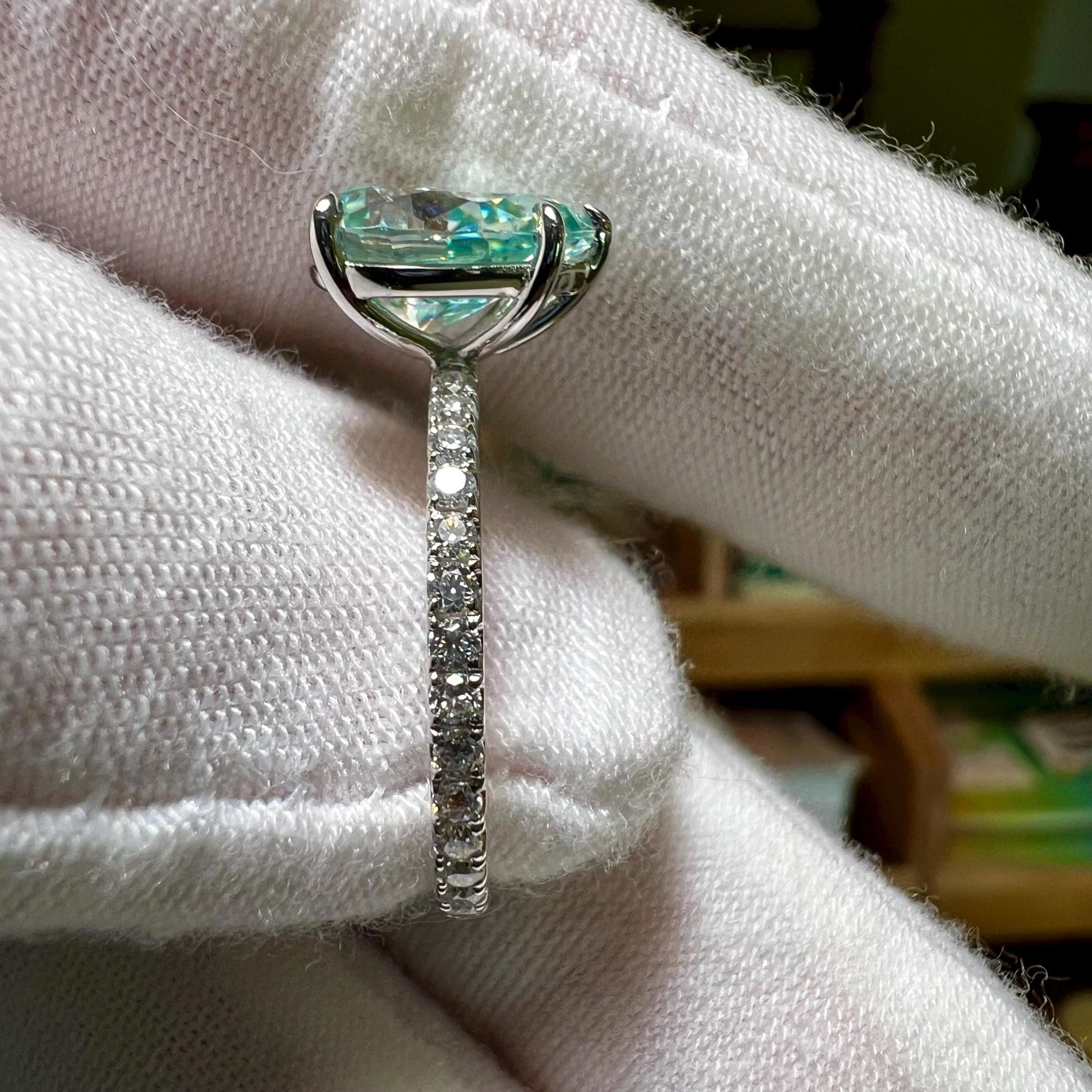 2.25 ct Anillo de compromiso con diamante pera azul verdoso vívido oro 14k - BODHANA