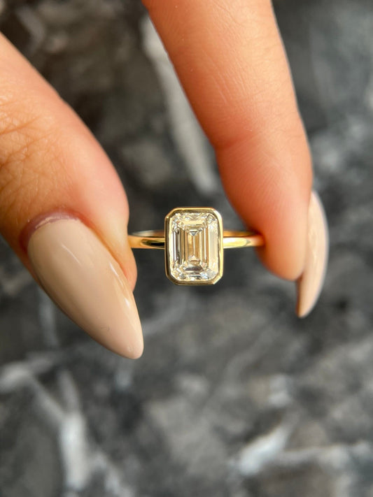2 ct Anillo de compromiso con diamante Esmeralda Oro 14k - BODHANA