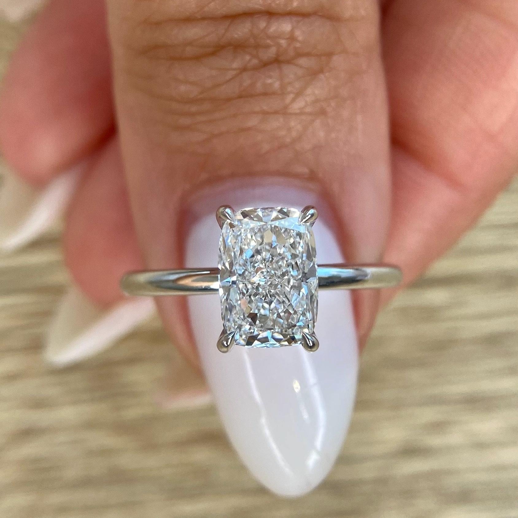 2.10 ct Anillo de compromiso con diamante corte almohada alargada oro de 14k - BODHANA