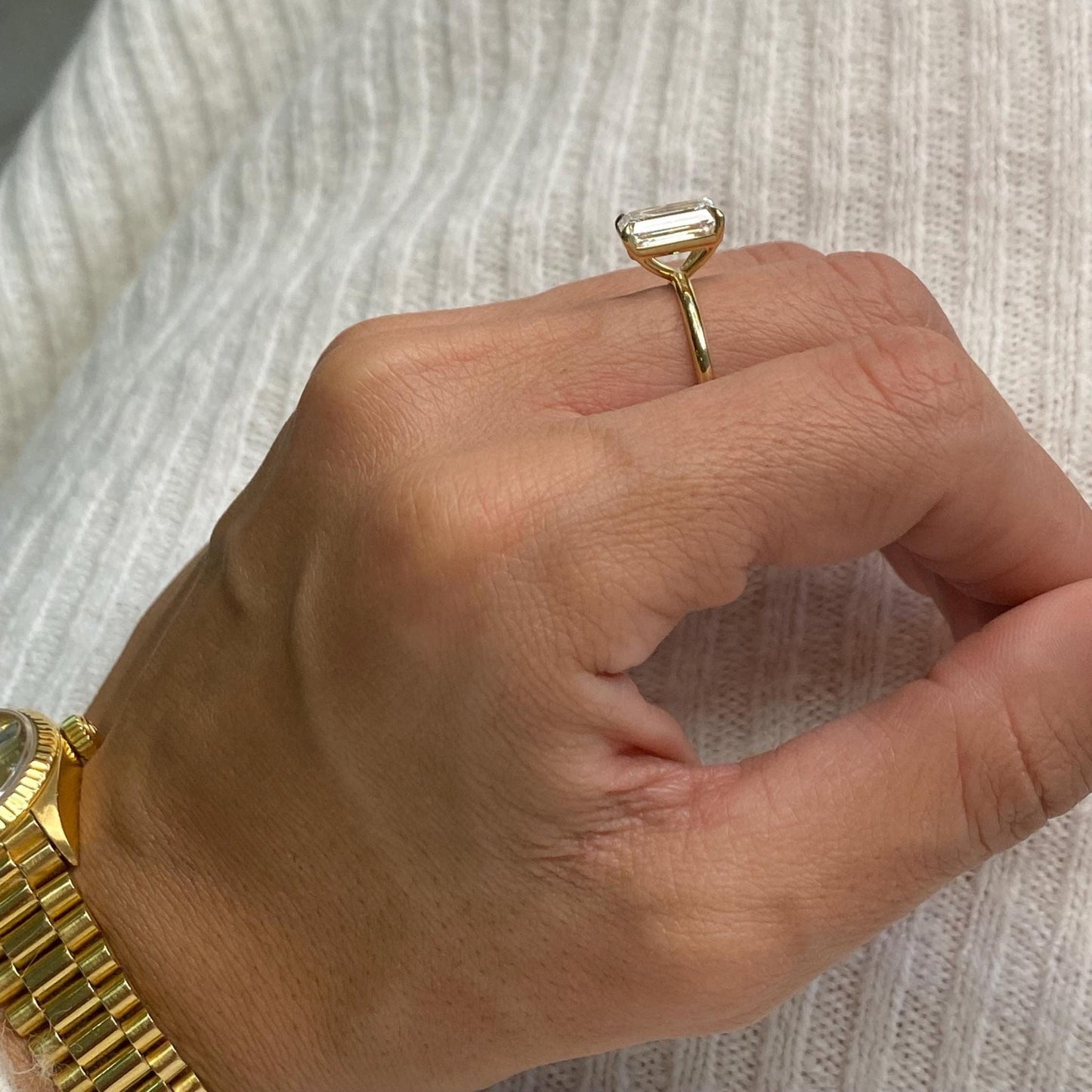 3.00 ct Anillo de compromiso con diamante corte esmeralda en oro sólido de 14k - BODHANA