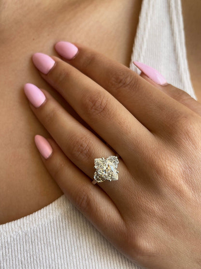 3.80 ct Anillo de compromiso con diamante marquesa en oro de 14k - BODHANA