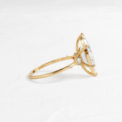 3 ct Anillo de compromiso con diamante corte marquise en oro de 14K - BODHANA