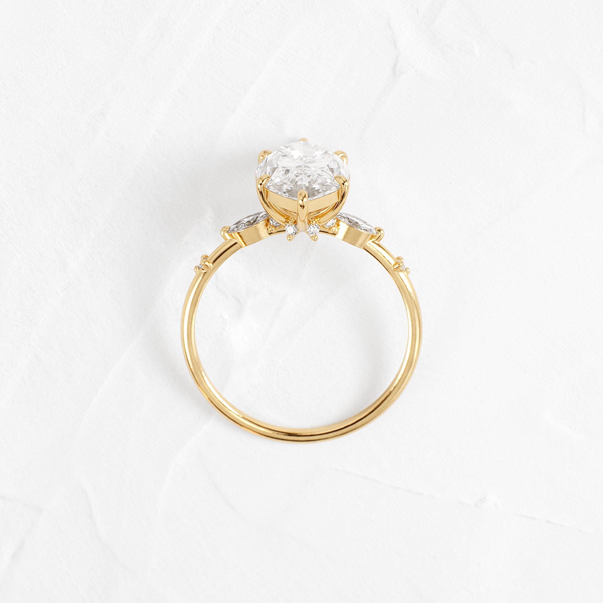 3 ct Anillo de compromiso con diamante corte marquise en oro de 14K - BODHANA