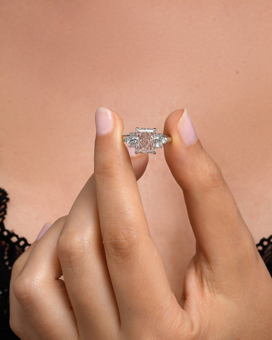3.30 ct Anillo de compromiso con diamante Radiante Oro 14K - BODHANA