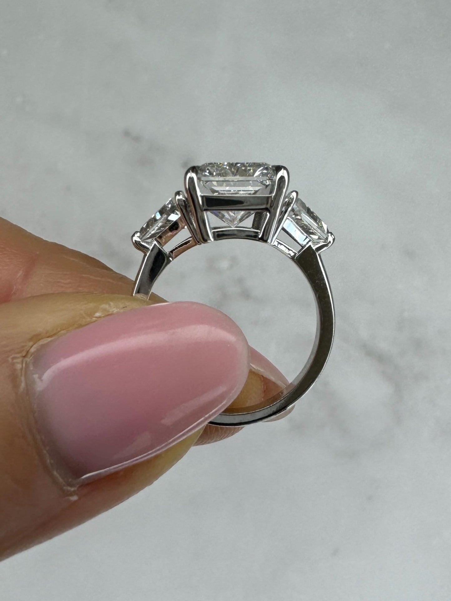 6 ct Anillo de compromiso con diamante Corte Radiante Oro 14k - BODHANA