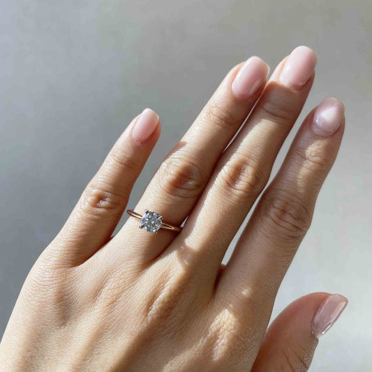1.00 ct Anillo de compromiso con diamante Redondo Oro Blanco - BODHANA