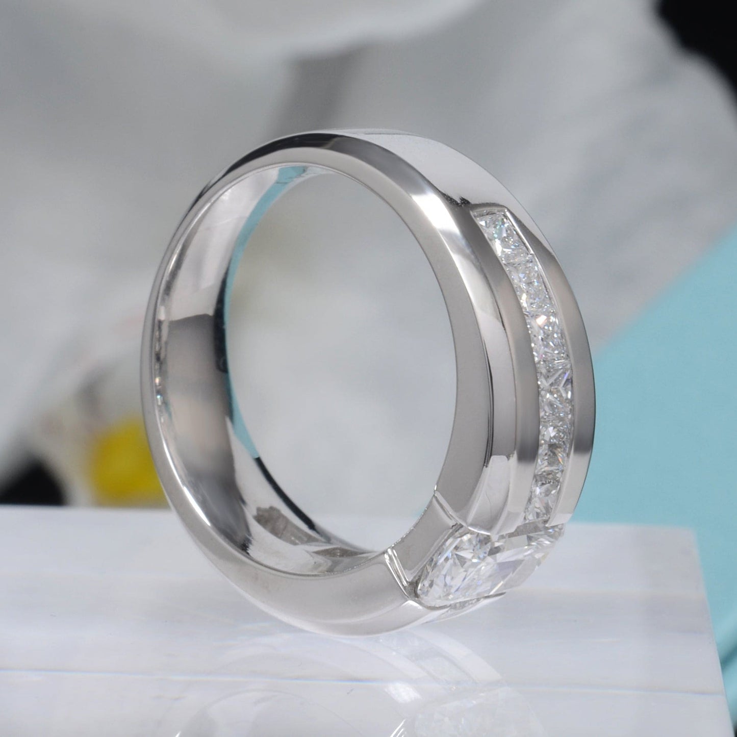 Anillo de Compromiso para Hombre con Diamante Radiante de 3.20 Quilates