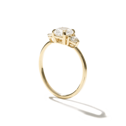 Anillo con Diamantes Laterales - bodhana