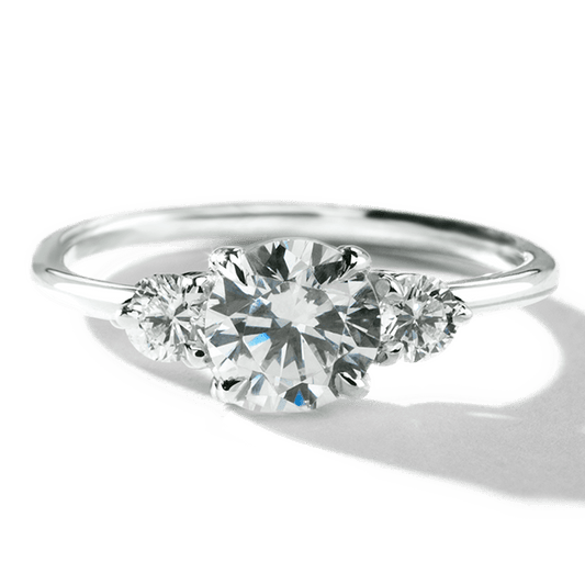 Anillo con Diamantes Laterales en Oro o Platino - bodhana